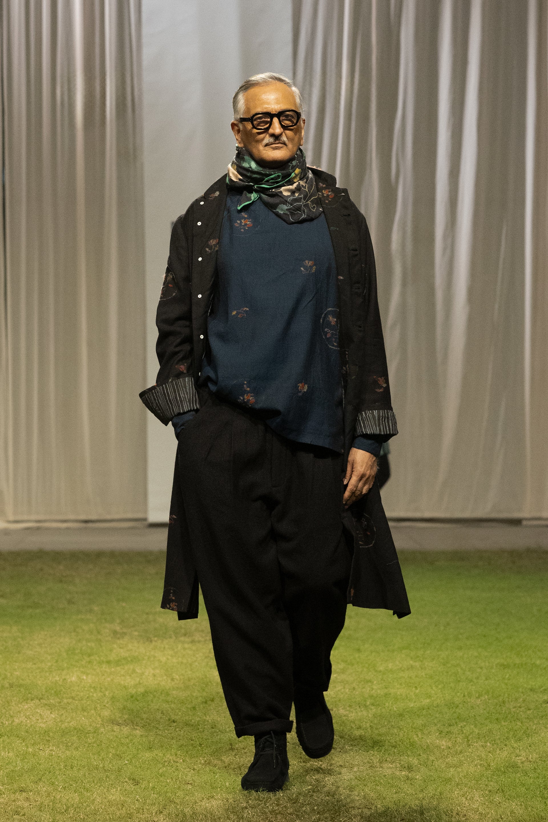LOOK 37